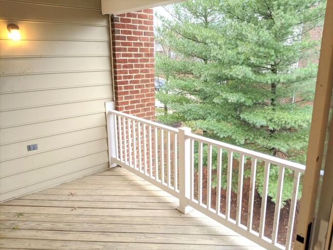Building Photo - 3rd floor condo in the beautiful Whittier ...