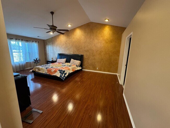 Building Photo - 587 Saddlebrook Ln