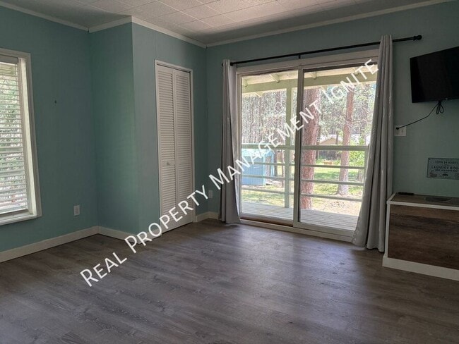 Building Photo - 18633 River Woods Dr