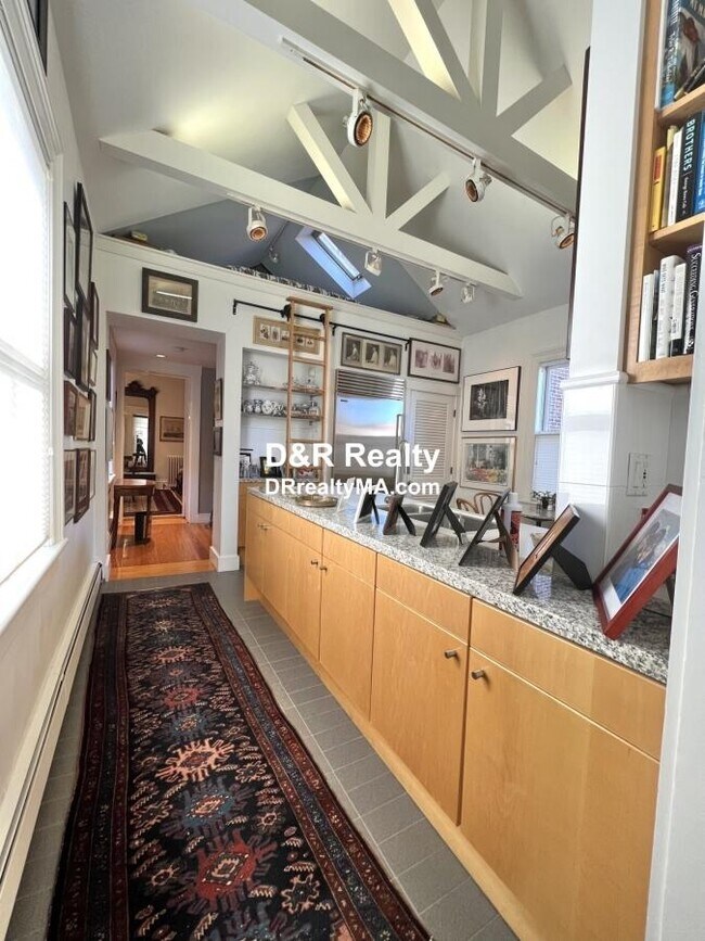 Building Photo - 2 bedroom in Cambridge MA