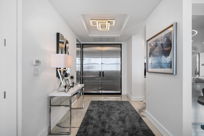 Building Photo - 347 N New River Dr E