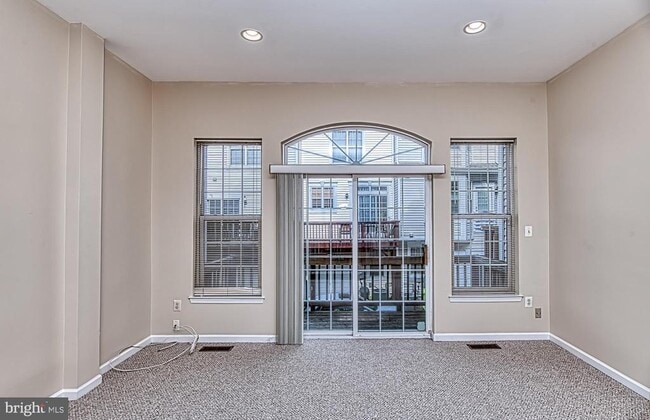 Building Photo - 5832 Cowling Ct