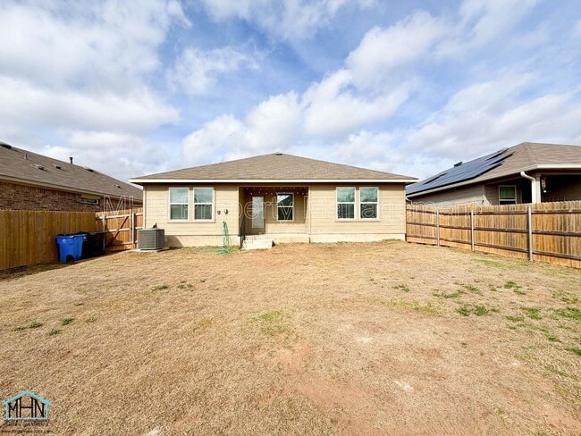 Building Photo - 1405 Redwood Crk