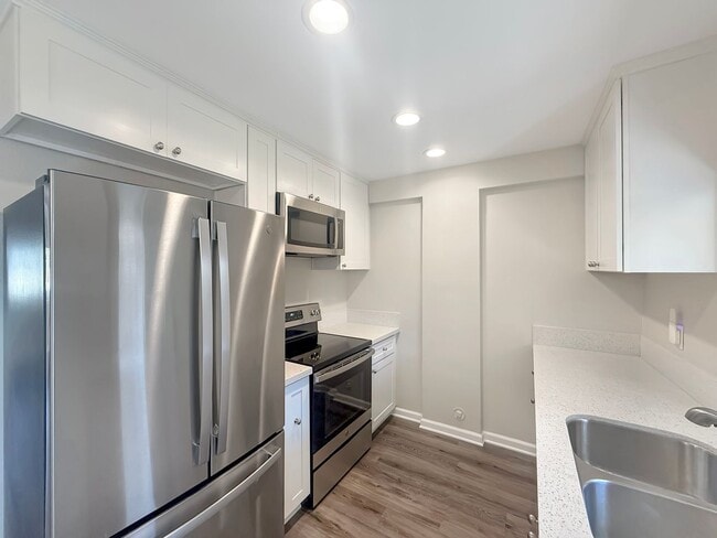 Building Photo - Great 2B/1BA Townhome in Escondido!