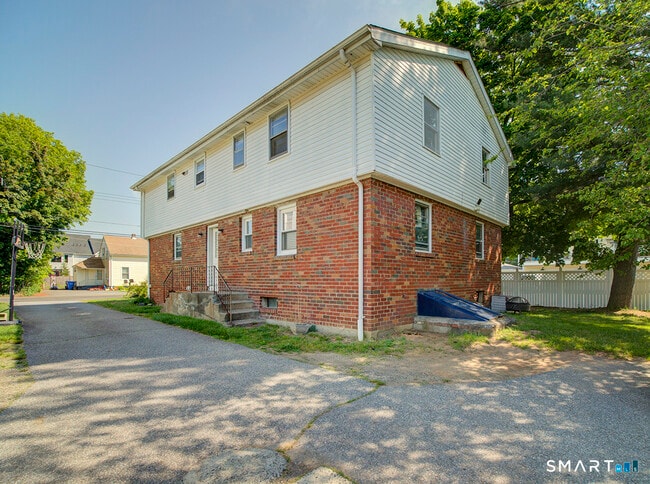 Building Photo - 38 Landin St