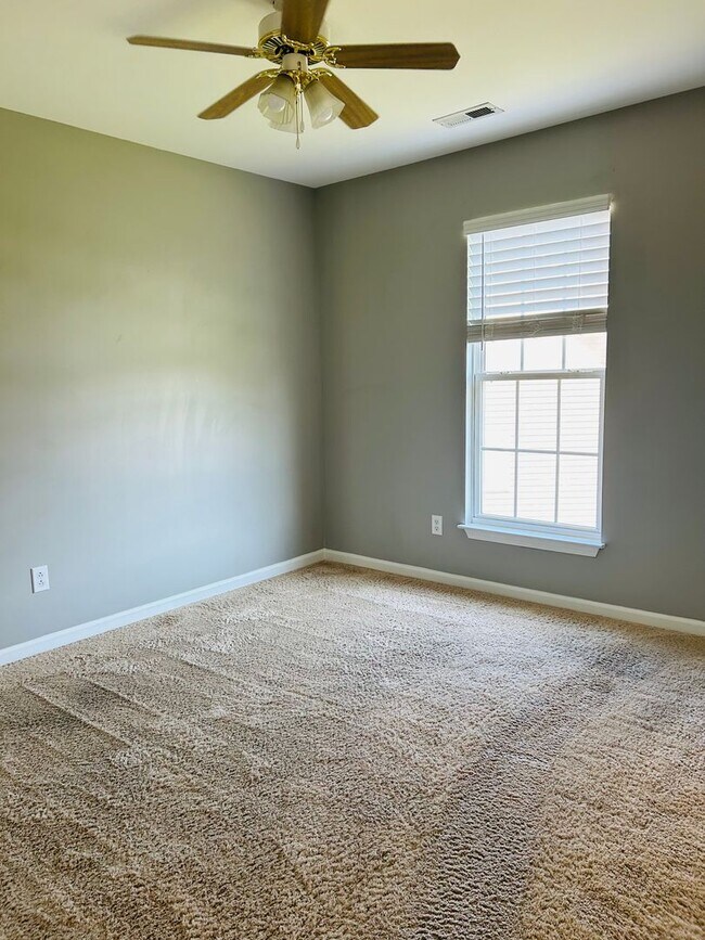 Building Photo - Charming 3-Bedroom Ranch in Greer’s Covete...