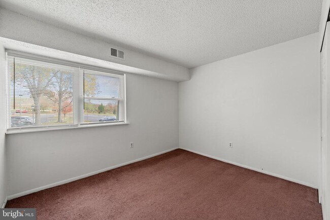 Building Photo - 424 Meadowview Ln