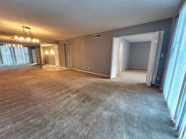 Building Photo - 3090 N Course Dr