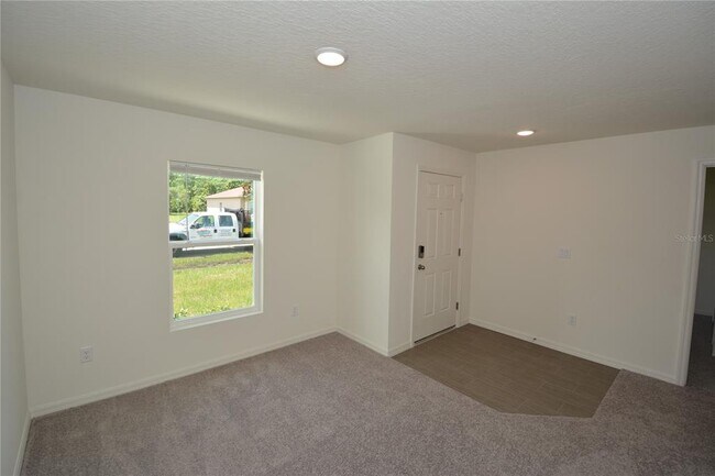 Building Photo - 11 Roxland Ln