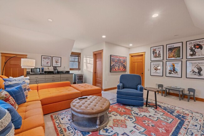 Building Photo - 20 Yellow Birch Cir