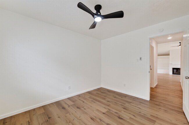 Building Photo - 7403 Oak Walk Dr