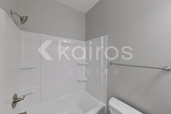 Building Photo - 101 Silver Maple Ln