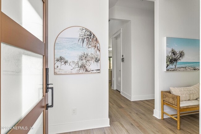 Building Photo - 207 Lora St