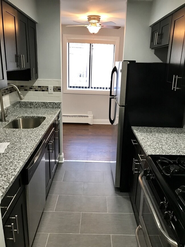 Building Photo - 5534 N Kenmore Ave