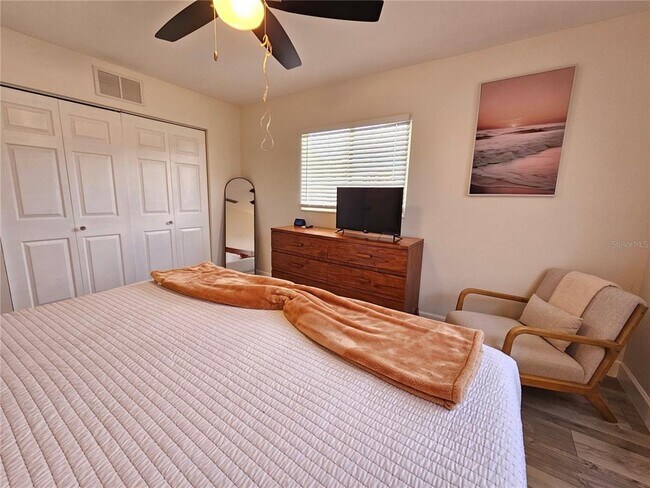 Building Photo - 6442 Colonial Dr
