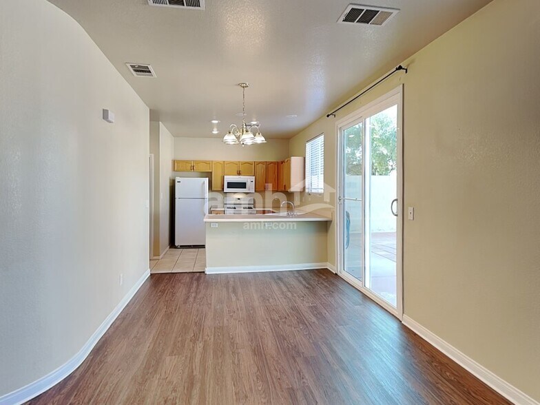 Building Photo - 924 Country Skies Ave