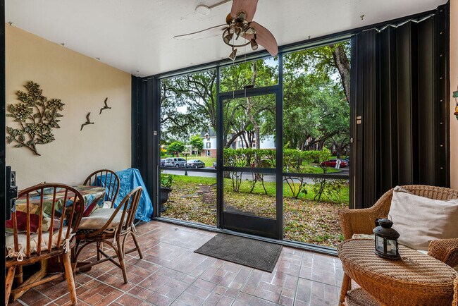 Building Photo - 3680 Inverrary Dr