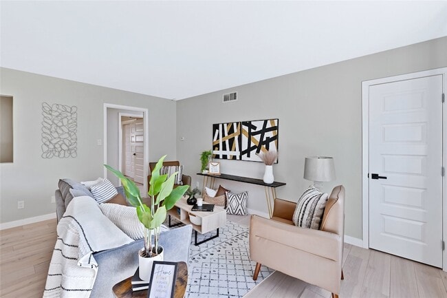 Building Photo - 10506 Sandra Lynn Dr