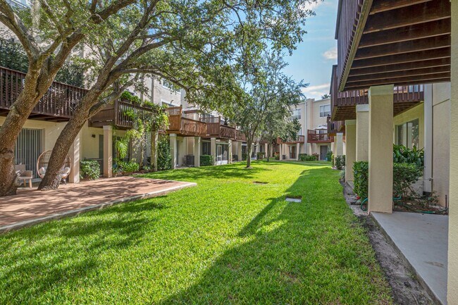 Building Photo - 3 Bed 2, Full Bath, 2 Half Bath, 1 Car Garage Townhome near MacDill AFB