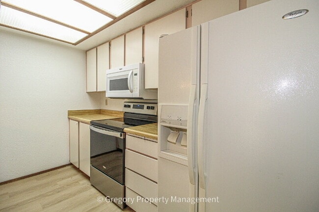 Building Photo - 12621 NE 130th Way