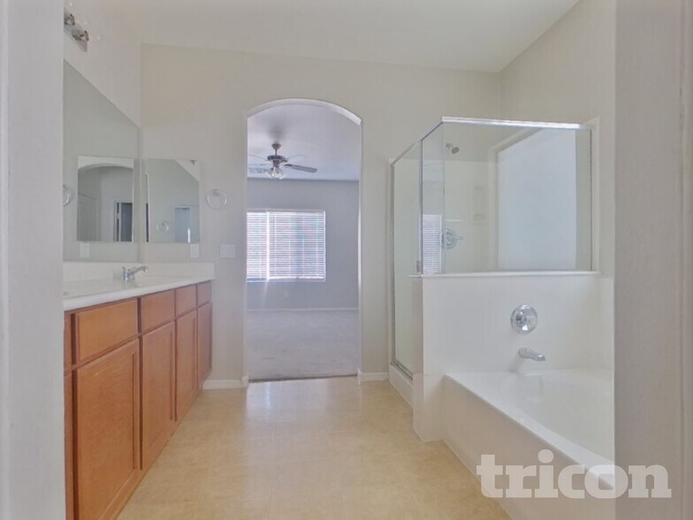 Building Photo - 22160 W Shadow Dr