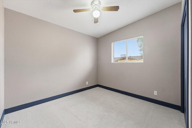 Building Photo - 1102 N April Cir