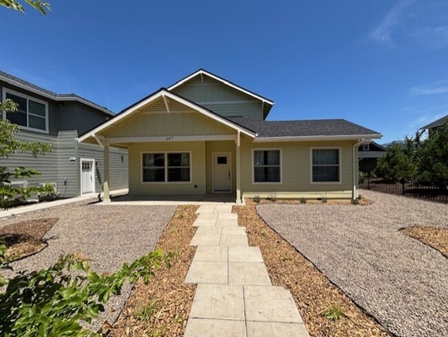 Building Photo - 3 bed 2 bath  Home for Rent in Talent