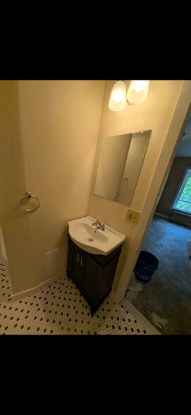 Building Photo - 1 Pomfret Rd