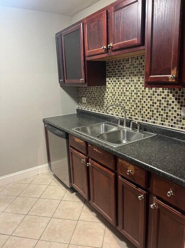 Building Photo - 9962 S 84th Terrace