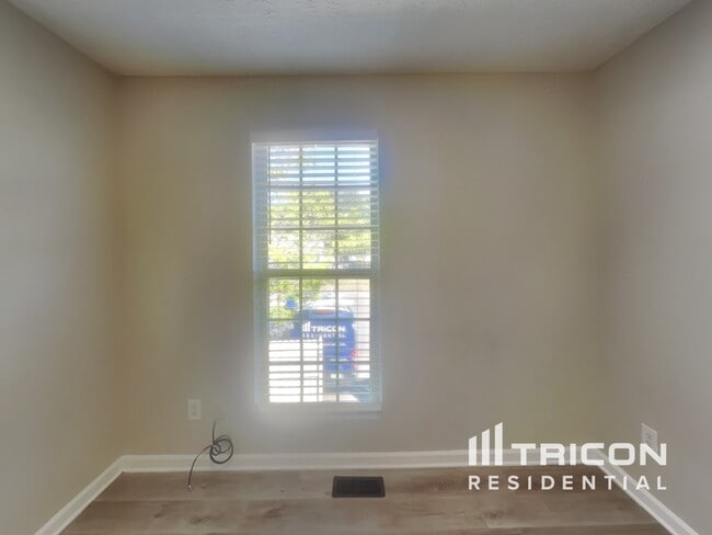 Building Photo - 7172 Grosbeak St