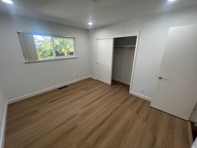 Building Photo - 1265-1267 W. Washington Avenue