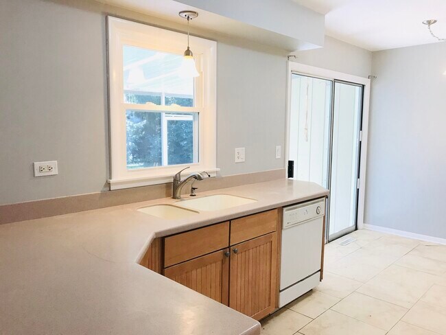 Building Photo - 724 Burning Tree Ln