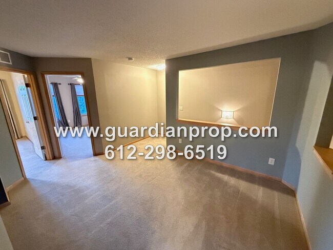 Building Photo - Townhouse in The Lakes of Blaine Available Now, Large Open Floor Plan, Loft Area, Front Patio