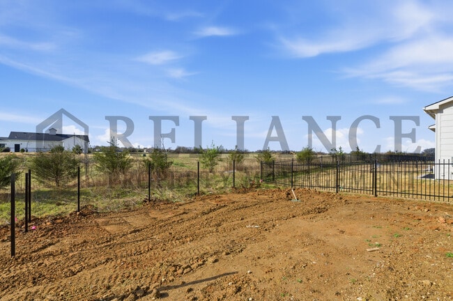 Building Photo - 5249 N Pinecrest Ct