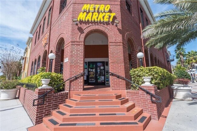 Building Photo - 1910 E Palm Ave