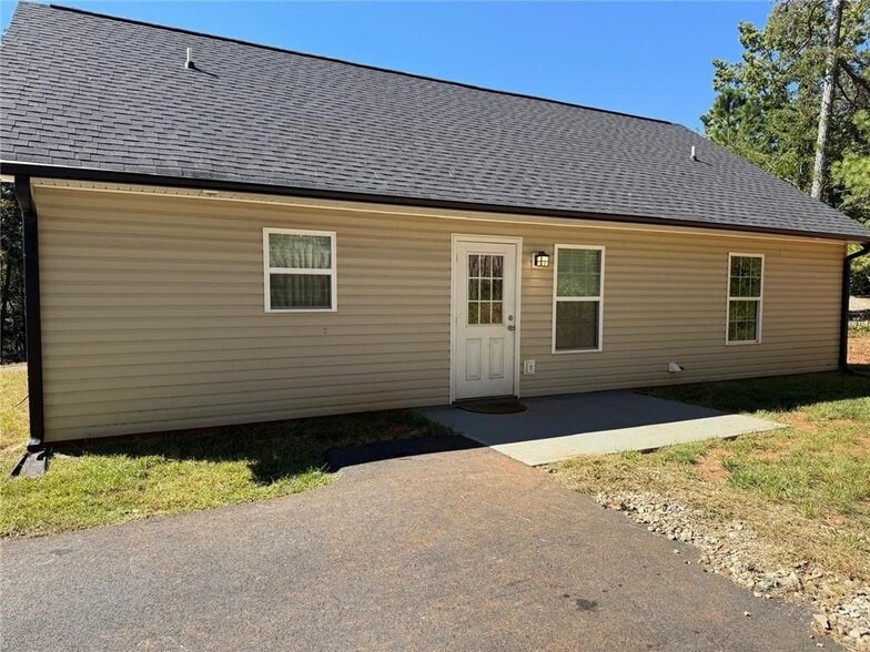 Building Photo - 635 Ben Higgins Rd