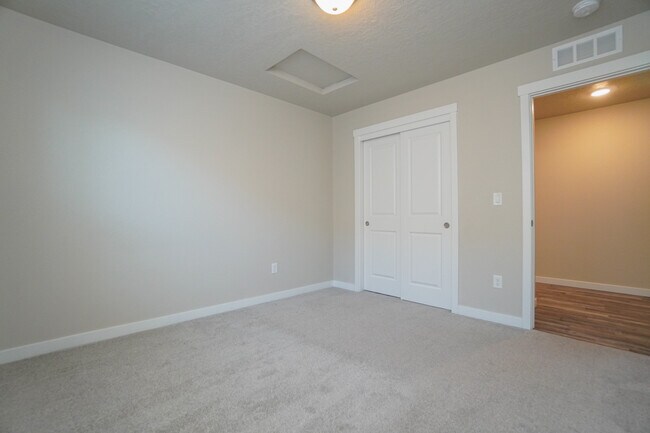 Building Photo - 3067 N Greengate Wy