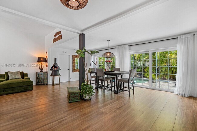 Building Photo - 9517 Bay Dr