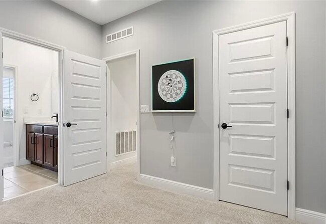 Building Photo - 2340 Woodside Way