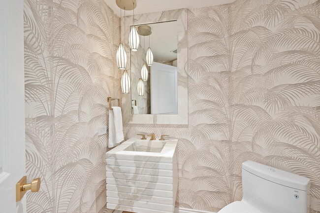 Building Photo - 245 Everglade Ave