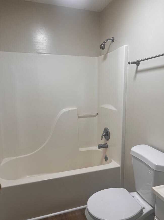 Building Photo - Two bedroom Two bathroom Duplex