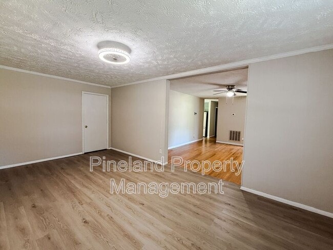 Building Photo - 7220 Ainsley St