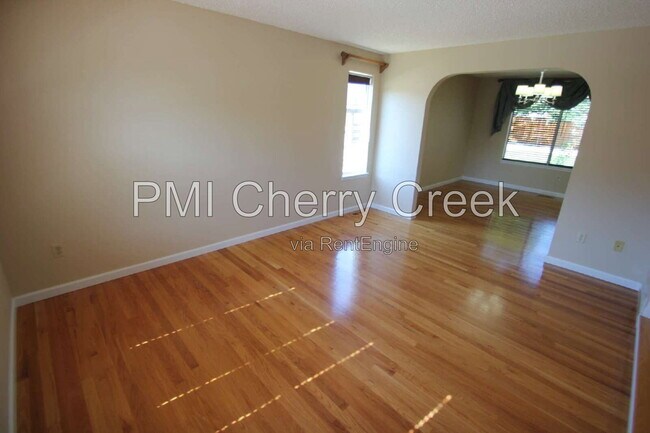 Building Photo - 9800 Foxhill Cir