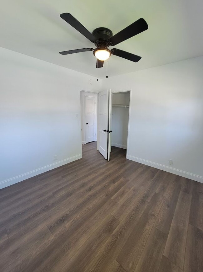 Building Photo - SPACIOUS 3BD/2BA WITH GARAGE, LAUNDRY AND ...