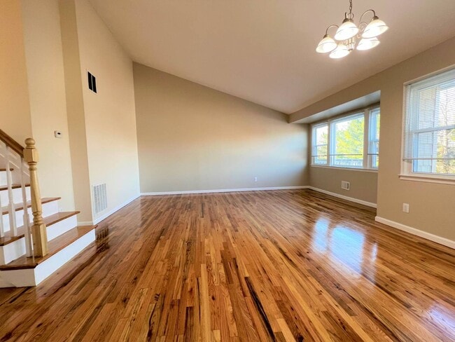 Building Photo - 15-28-28 Parsons Blvd