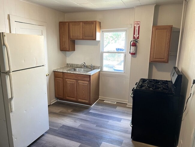Building Photo - Coming Soon! First Floor Apartment with Bo...