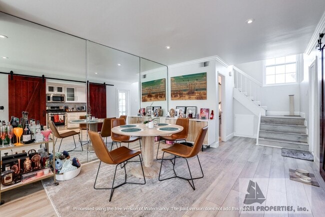 Building Photo - Gorgeous Remodeled Condo in Newport Beach!