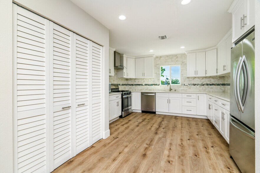 Building Photo - 6714 Amigo Ave