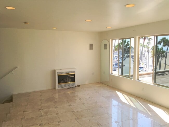 Building Photo - 711 CA-1