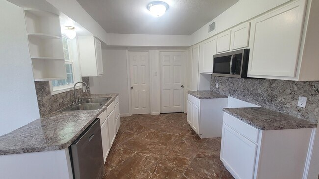 Building Photo - 3538 Columbine Ln